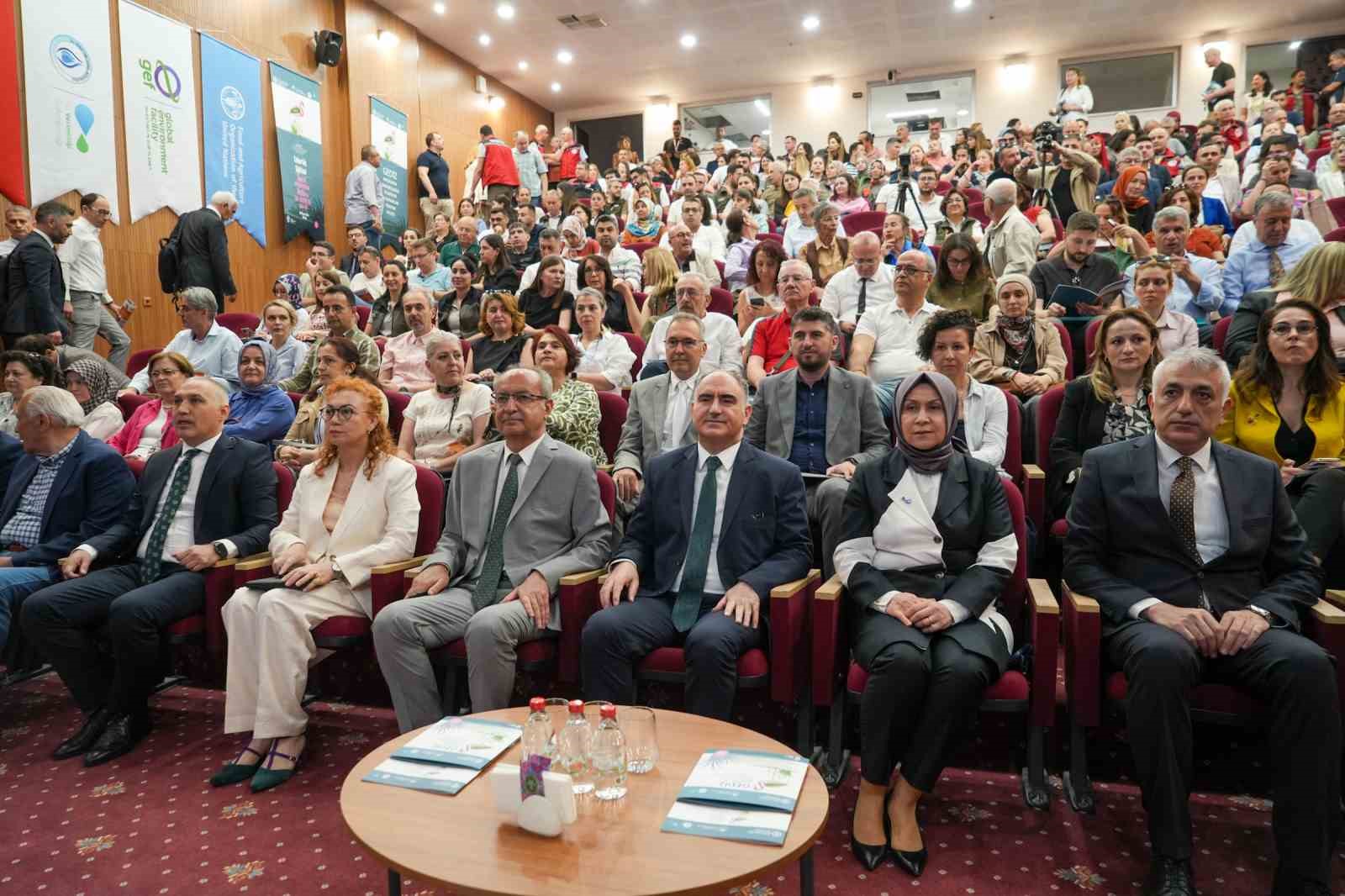 İklim Kriziyle Mücadelede Yerelden Güçlü Adım: Gediz’de Uygulamalı Çiftçi Okulları Açıldı