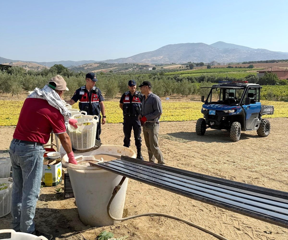 Salihli Ovası’nda Üzümler Jandarmanın UTV’li Gözetiminde