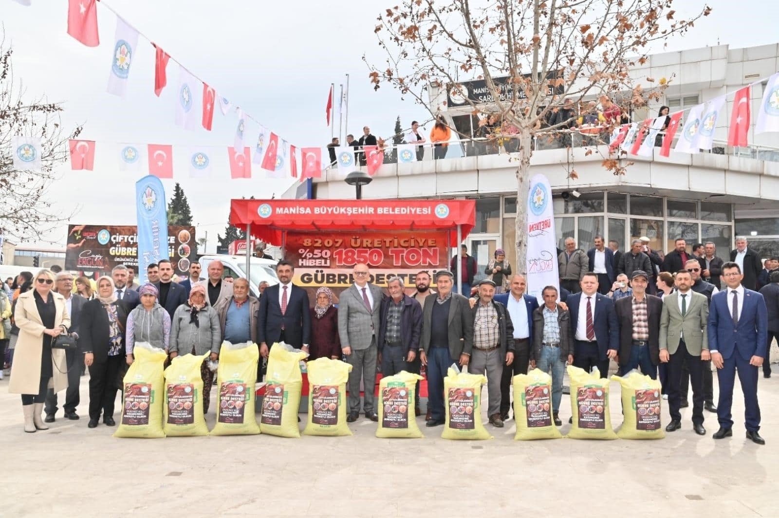 Sarıgöl'de üreticilere 65 ton gübre desteği