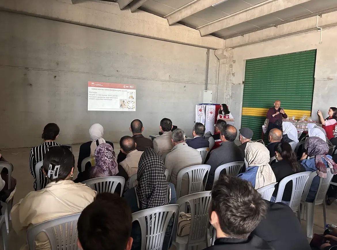 Demirci’de “Sirkesini Yap, Mücadeleyi Başlat” Projesi Hayata Geçirildi