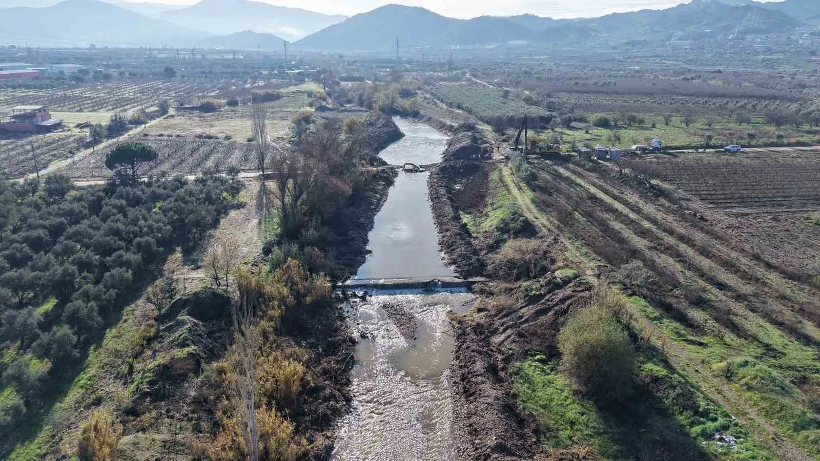 Derbent Mahallesinde Dere Geçişleri Güvenli Hale Geldi